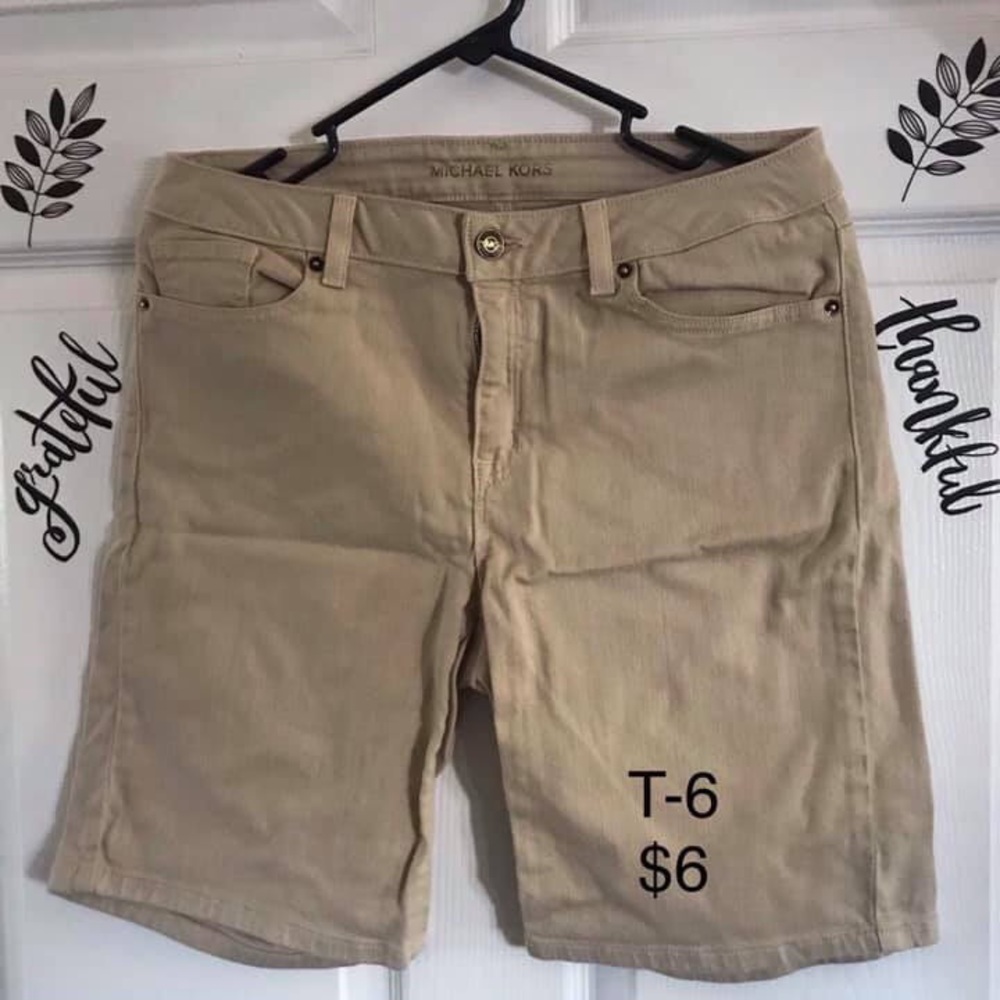 Short Talla 6 Michel kors , color café,Perfecto !